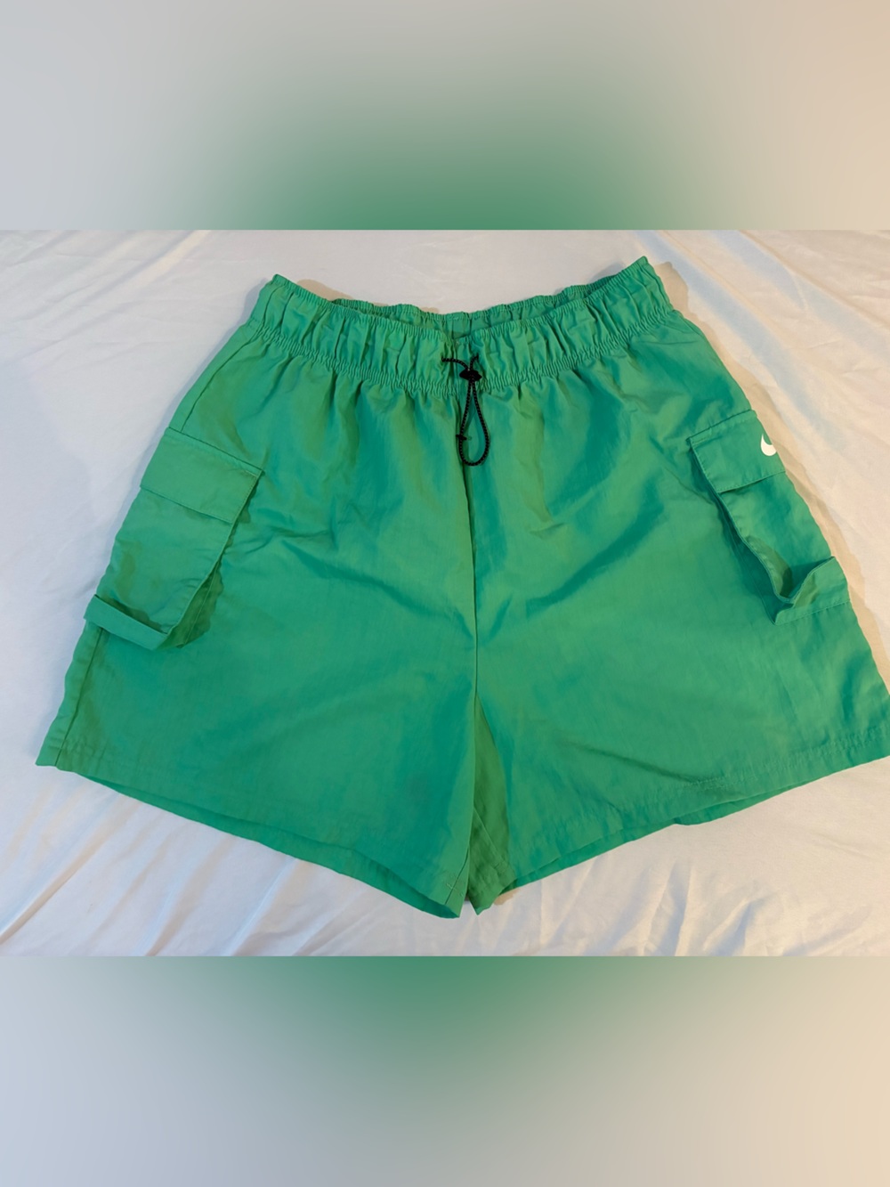 Nike Green Women's Drawstring Casual Shorts Big Pockets Size Medium